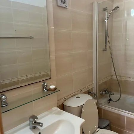 2 Bedroom Apartment, Pools, 800m To Beach, Kyklades Paralimni