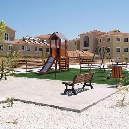 2 Bedroom Apartment, Pools, 800m To Beach, Kyklades Apartment Paralimni