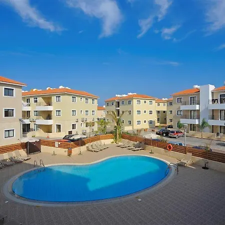 2 Bedroom Apartment, Pools, 800m To Beach, Kyklades Apartment Paralimni