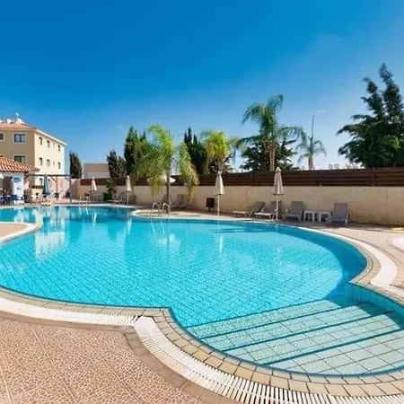 2 Bedroom Apartment, Pools, 800m To Beach, Kyklades Paralimni