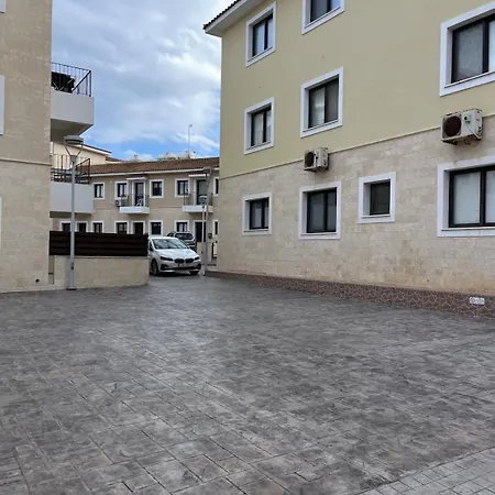 2 Bedroom Apartment, Pools, 800m To Beach, Kyklades Apartment Paralimni