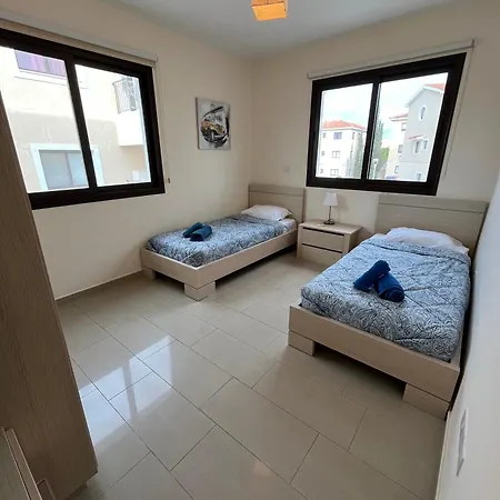 2 Bedroom Apartment, Pools, 800m To Beach, Kyklades
